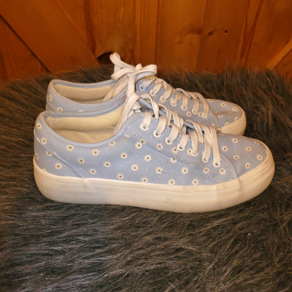 Sincerely Jules Blue Daisy Sneaker’s 🌻 Womens 9 M